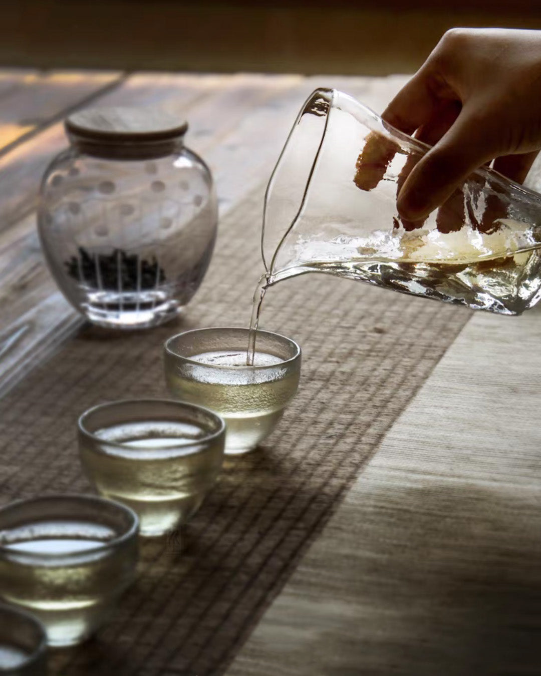 Glacial Rock Glass Dividing Cup