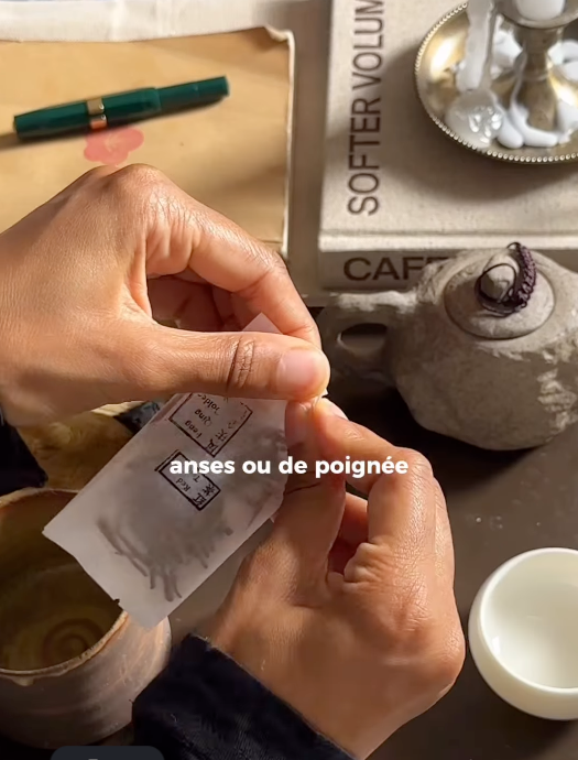 Et si ralentir commençait par une tasse de thé ?L’art de ralentir au quotidien : Épisode 1Tea pot / cups and tea from @teabyyuan - Japan - Chinese tea - Ritual#slowlife #tearitual #artofliving #romanticizeyourlife
